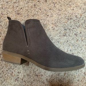 Target Universal Thread Booties